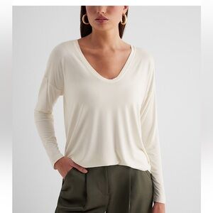 Express Cream Supersoft Relaxed V-Neck Long Sleeve Tee womens NEW size large